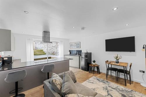 Plymouth Apartment | 1 Bed Stylish Central Apartment - Barbican Plymouth