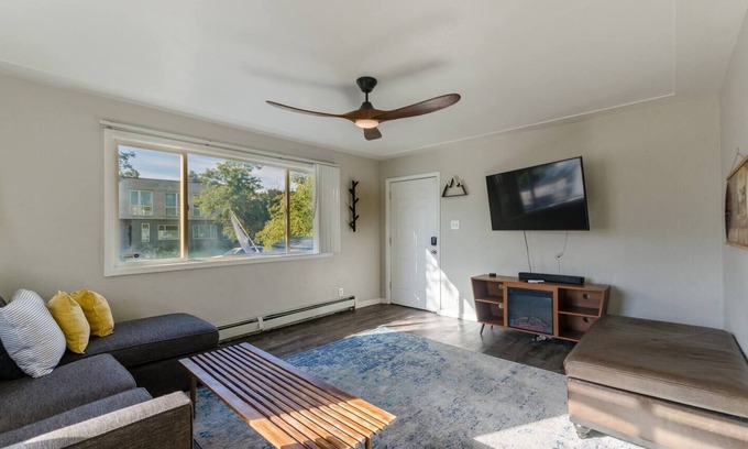 Valverde House | 1-bed vacation home w/King bed just 6 minutes from Empower Field at Mile High