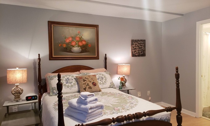 Roswell House | 1 Bed W/Attached Bathroom, Kitchen, Living Room, Refrigerator, & Washer/Dryer