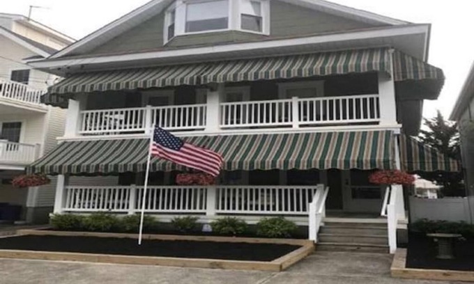North End Condo | 1 bedroom, 1 full bath condo, with central a/c & internet! book today!