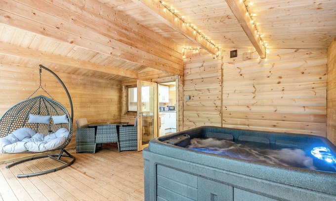 Freehay Ski Chalet | 1 bedroom accommodation in Freehay, Cheadle