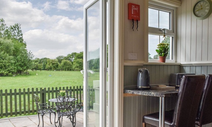 Knott End-on-Sea Cottage | 1 bedroom accommodation in Oakenclough