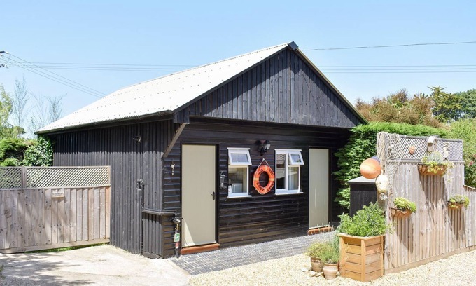 Totland Bay Cottage | 1 bedroom accommodation in Totland, near Freshwater