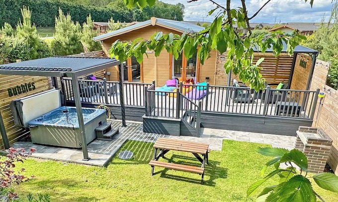 Raywell Ski Chalet | 1 bedroom accommodation in Raywell, Beverley