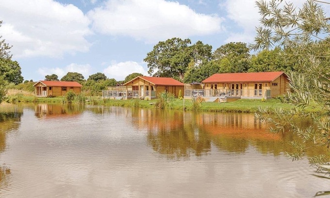 Welsh Frankton Ski Chalet | 1 bedroom accommodation in Ellesmere