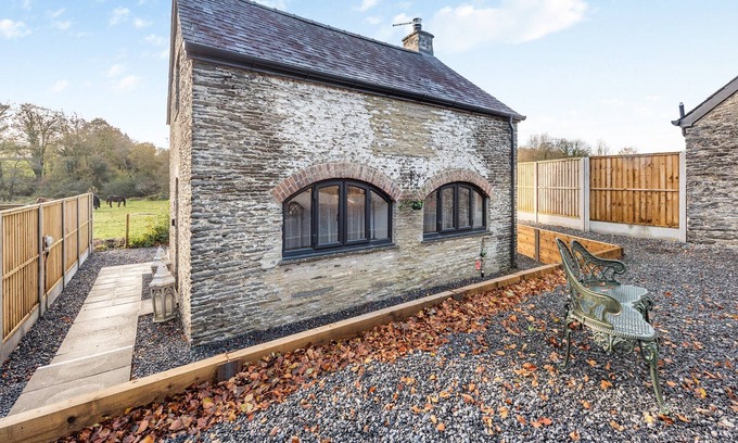 Lampeter Cottage | 1 bedroom accommodation in Cribyn, near Lampeter