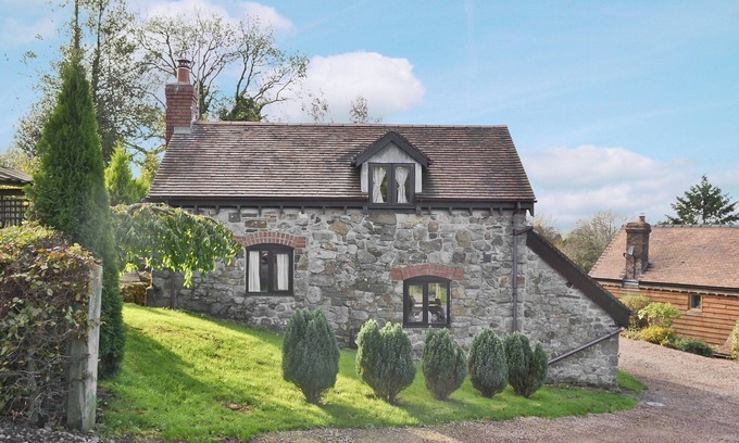 Farden Cottage | 1 bedroom accommodation in Bitterley, near Ludlow