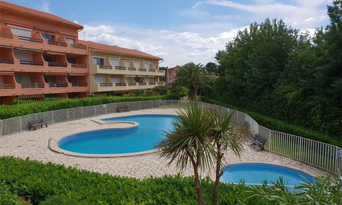 Argeles Plage Apartment | 1-Bedroom Apartment with Pool and Parking, Sleeps 4, near the beach in Argelès-sur-Mer
