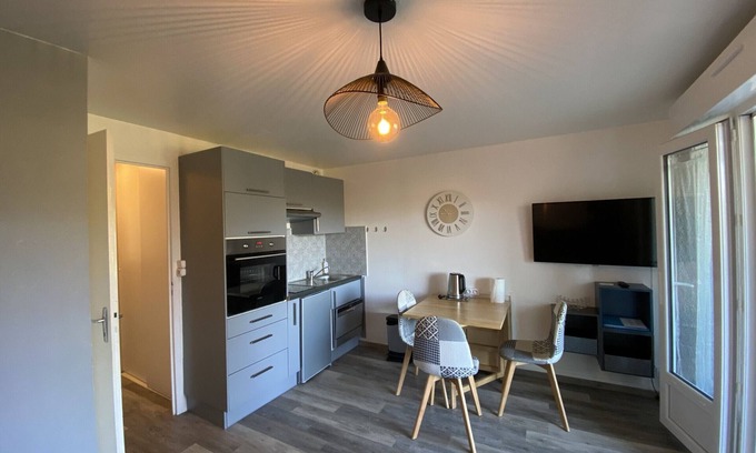 La Roche-Posay Apartment | 1-bedroom apartment with terrace and Wi-Fi near Connétable Thermal Baths