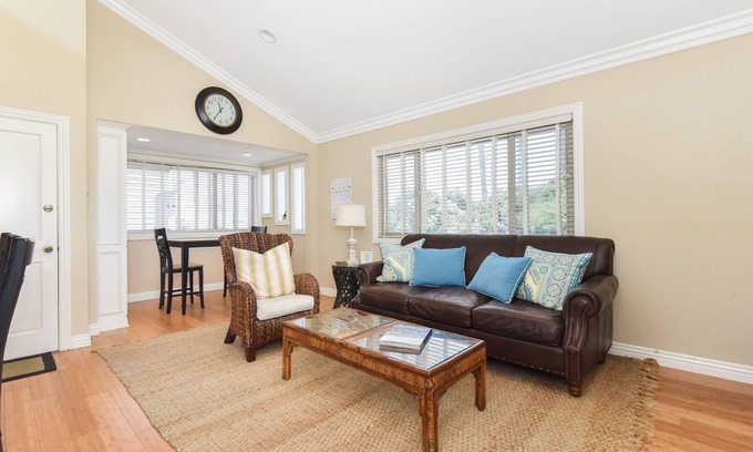 Santa Ana Heights House | 1 Bedroom Apartment at an Oceanfront Location n 60th St