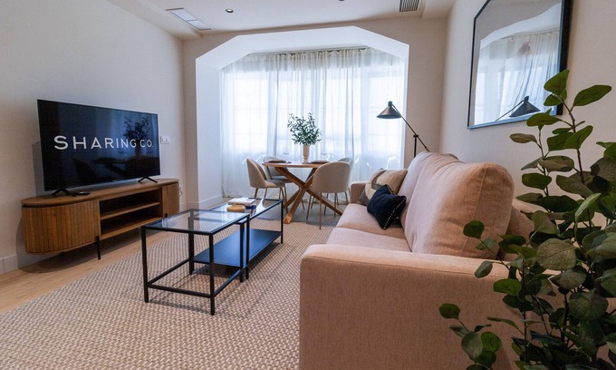Nueva Espana Apartment | 1 bedroom apartment in La Castellana Sharing Co.