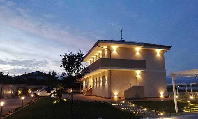 Magazzeno Apartment | 1 Bedroom Apartment in Lake