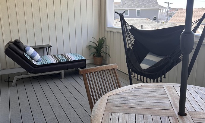 Hampton Condo | 1-Bedroom Condo Just 1 Block from the Beach and Steps from the Hampton Strip