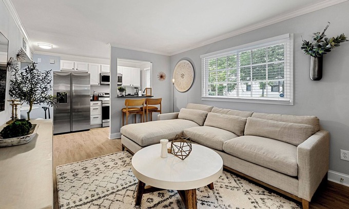 Virginia Highland Condo | 1 Bedroom Condo Near Ponce City Market