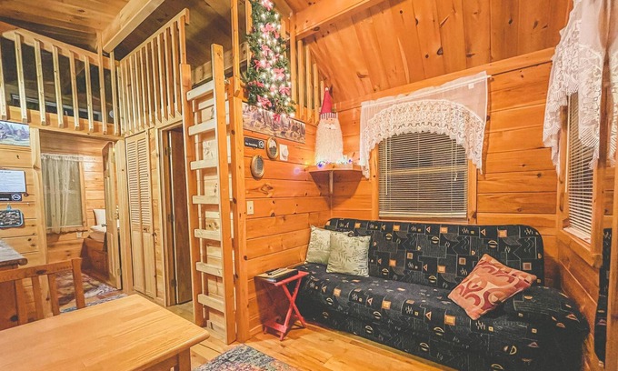 Long Lake Cottage | 1 Bedroom Cottage, sleeps 3