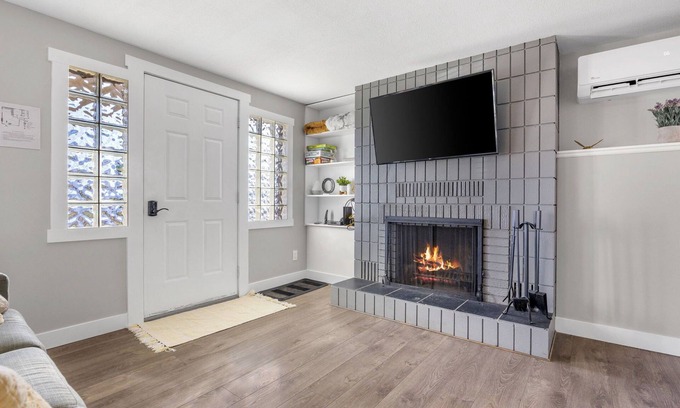 Central Okanagan House | 1 Bedroom Ground Level Suite on the Wine Trail (Close to everything!)