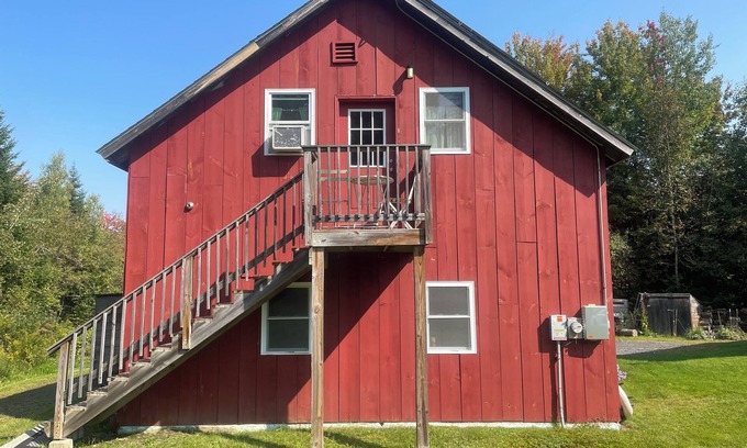 Warren Apartment | 1-bedroom Guesthouse with AC, Gigabit internet and WiFi in enchanting Warren