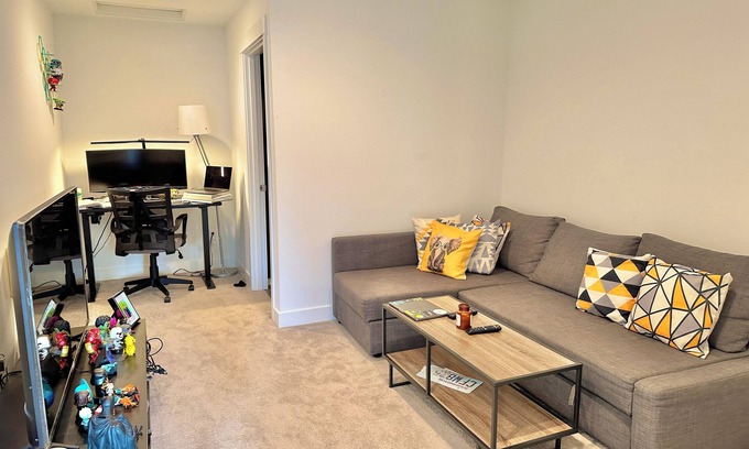 Martha Lake House | 1 bedroom in a Charming townhome in North Seattle Lynnwood area, close to I-5