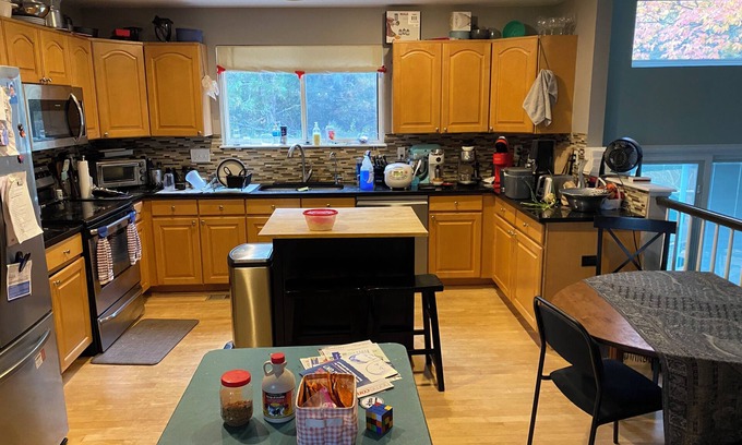 Westridge House | 1 Bedroom in a Roomate Shared home in delightful Highlands Ranch with WiFi, AC