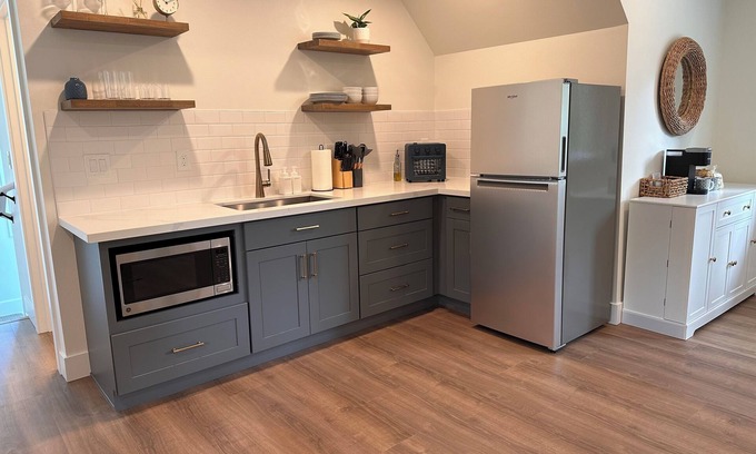 Gig Harbor Cottage | 1 bedroom newly built cottage near the sound