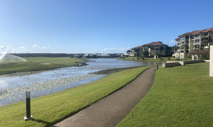 Pelican Waters Apartment | 1 bedroom Resort Apartment 5 minutes from Golden Beach