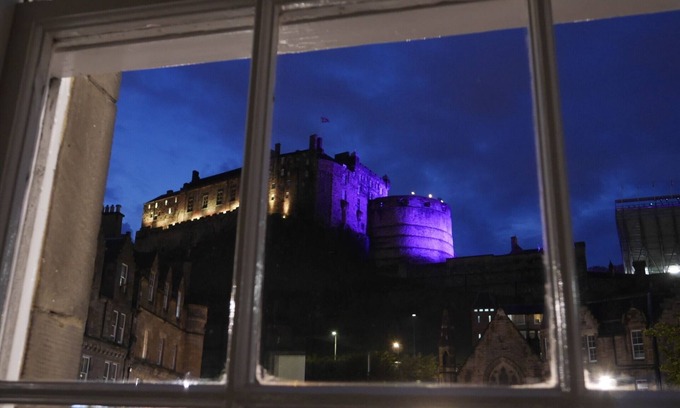 Old Town Apartment | 1 bedroom + sofabed property with a fantastic view of Edinburgh Castle
