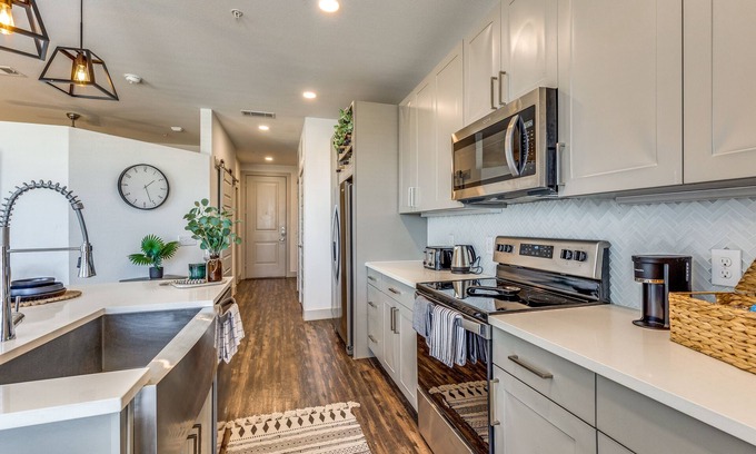 Fort Worth Apartment | 1-bedroom stylist apartment near downtown Fort Worth calling for you.