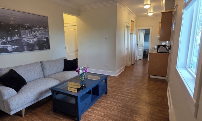 Victoria House | 1 bedroom suit in Langford Victoria. Great view and privacy.
