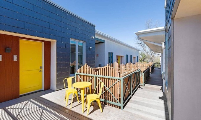 Cannonborough Elliotborough Apartment | 1 Bedroom Suite - One Block from King Street! Pet Friendly
