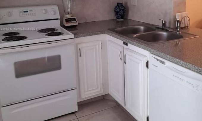Bel Air Condo | 1 Bedroom Condo 232772 by Houzlet