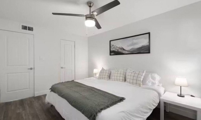 Encanto Apartment | 1 Bedroom +WiFi | Near State Fair, Museums & Parks