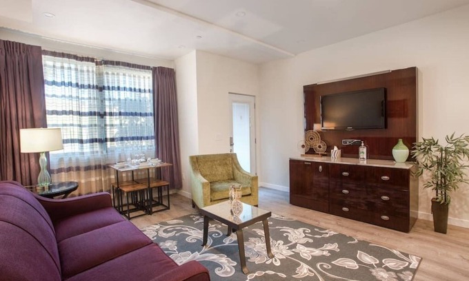 Bankers Hill Apartment | 1-Bedroom with Cali King Size Bed in San Diego