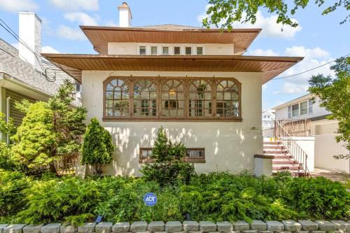 Atlantic City House | 1 Block to Beach - 8BR 5BA Modern Historic Home