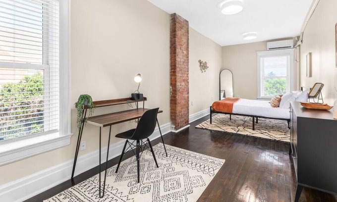 Brush Park Apartment | 1 BR Mid-Century Charm Downtown Detroit