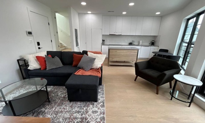Bloomingdale Condo | 1 BR Penthouse Condo with Roof Deck & Capitol View