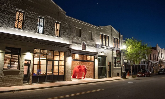 Danville House | 1 BR Suite w/ Full Amenities, Close to Dining and Nightlife