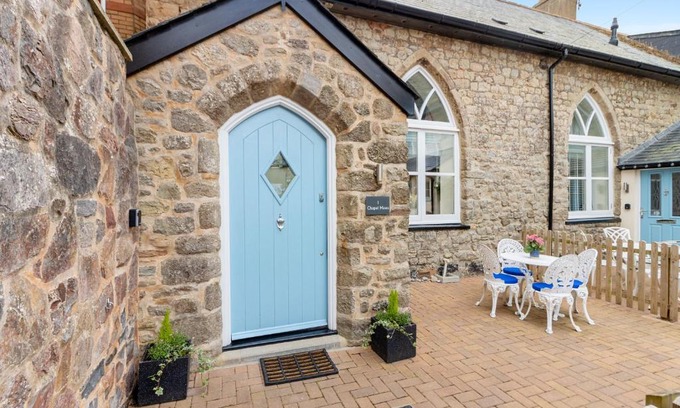 Sidmouth House | 1 Chapel Mews
