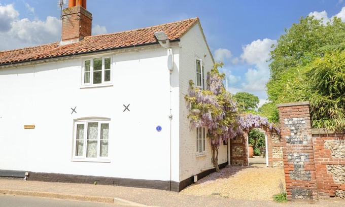 North Elmham House | 1 Chelsea Cottage