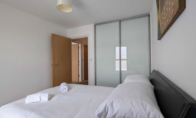 Clayton Apartment | 1 Double Bed Apartment close to Etihad