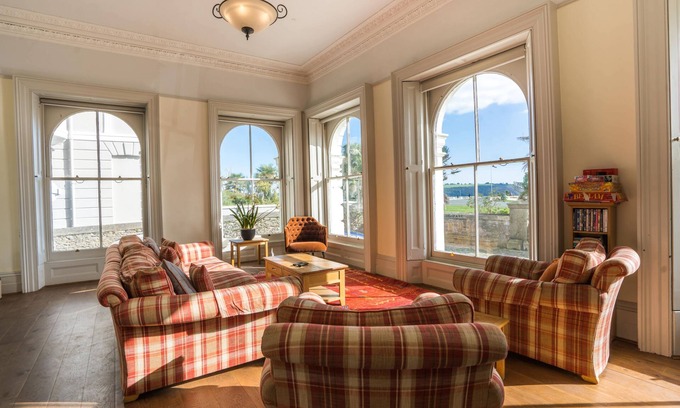Plymouth Apartment | 1 Elliot Terrace 4 bed duplex apartment in unrivalled location in the centre of Plymouth Hoe overloo