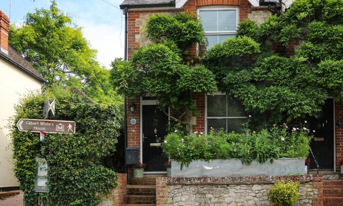 Selborne House | 1 Foresters Rest