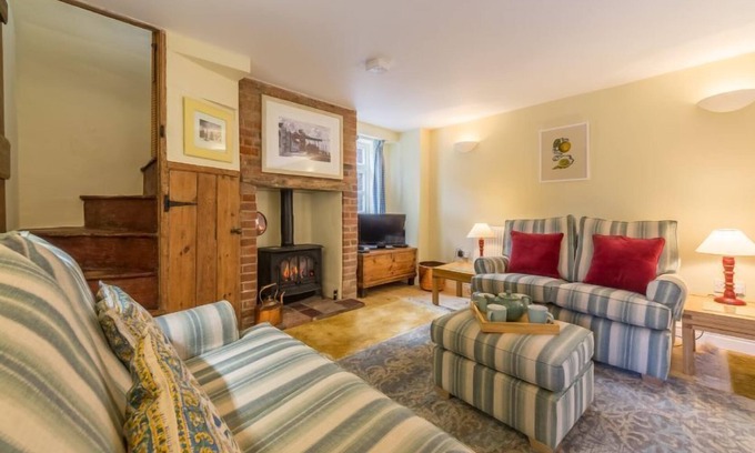 Wells-next-the-Sea Cottage | 1 Honeymoon Row, Wells-next-the-Sea, Norfolk