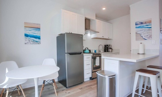 Mission Beach Condo | 1 House to Beach * New Remodel * Top Level * A/C