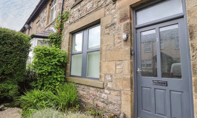 Ingleton House | 1 LYTHAM TERRACE, pet friendly, character holiday cottage in Ingleton