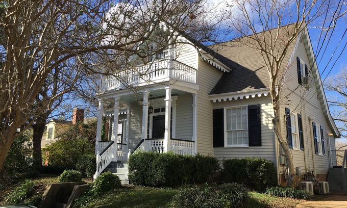 Natchez Apartment | 1 Melinda’s Garden Apt