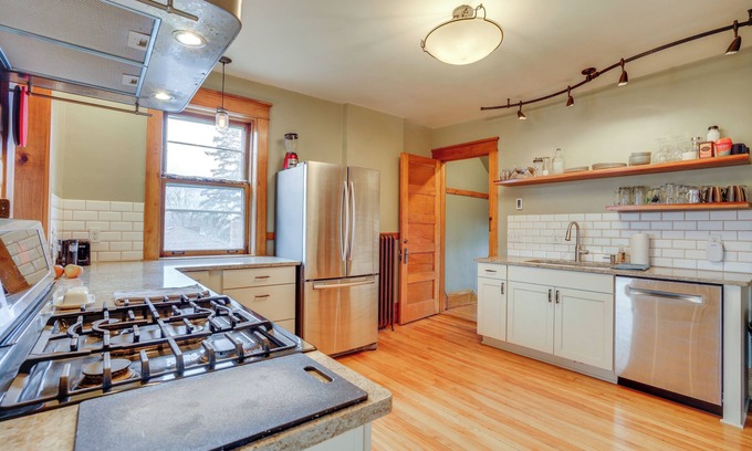 North End Apartment | 1 Mi to Como Park: WFH-Friendly Saint Paul Duplex!