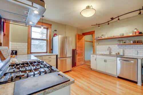 North End Apartment | 1 Mi to Como Park WFH-Friendly Saint Paul Duplex!