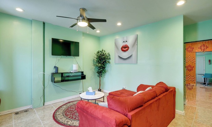 Wilmington House | 1 Mi to Downtown: Colorful Wilmington Townhome!