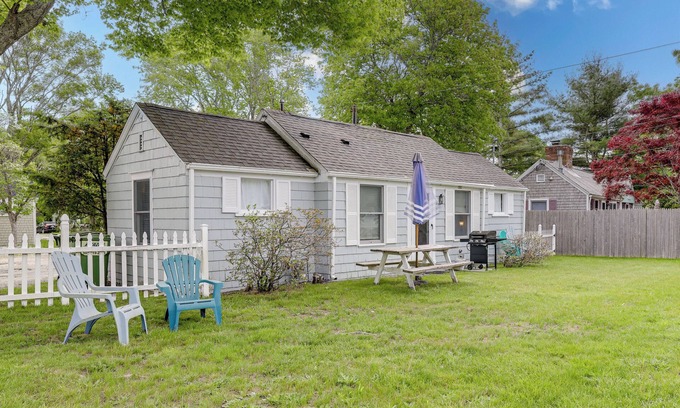 Hyannis Cottage | 1 Mi to Ferry: 'Sea Street Cottage' in Hyannis