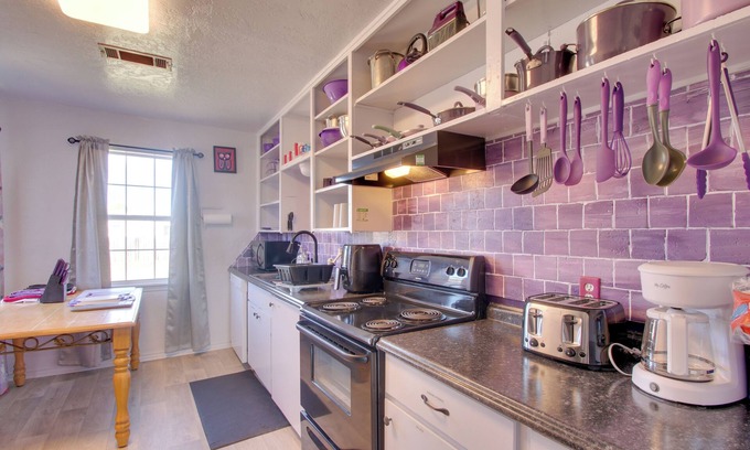 Lawton Cottage | 1 Mi to Fort Sill: Pet-Friendly Gem in Lawton